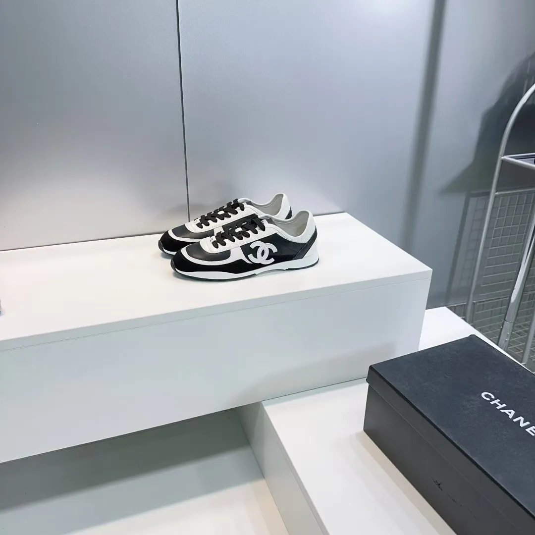 👟👟Ex-factory price 440👟👟 CHANEL Chanel 2025 new panda sneakers, color matching thick-soled casual sports shoes, upper: imported calfskin/imported suede, lining: imported sheepskin lining, outsole: TPU original outsole Size: #35-40 (40 customized, non-refundable)